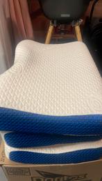 Drie memory foam kussens, Enlèvement, Comme neuf