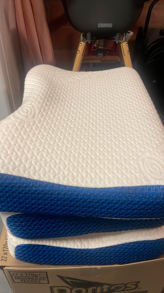 Drie memory foam kussens, Maison & Meubles, Chambre à coucher | Matelas & Sommiers, Comme neuf, Enlèvement