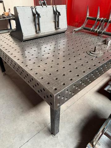 Lastafel 2000x2000 mm 28 mm gaten beschikbaar voor biedingen