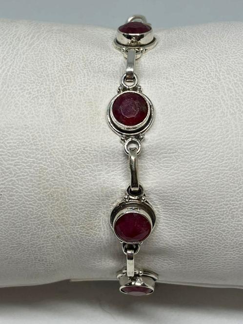 Elegante Zilveren Armband met Echte Robijn, Handtassen en Accessoires, Armbanden, Nieuw, Zilver, Rood, Met edelsteen, Ophalen of Verzenden