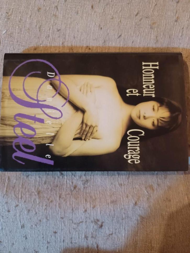 Quasi gratis Honneur et courage Danielle Steel bestseller, Boeken, Romans, Zo goed als nieuw, België, Ophalen