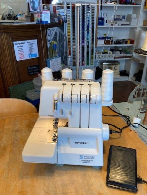 Silvercrest compacte lockmachine - in nieuwstaat!, Hobby en Vrije tijd, Naaimachines en Toebehoren, Zo goed als nieuw, Lockmachine