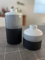 Set van twee decoratieve vazen, Ophalen of Verzenden, Zo goed als nieuw, Wit
