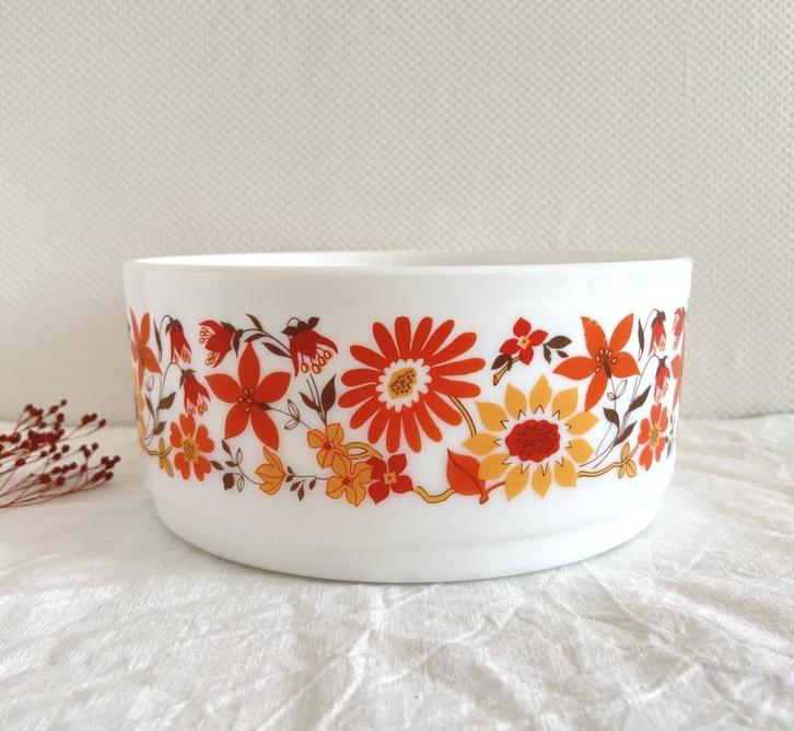 Saladier Arcopal Flore, Huis en Inrichting, Keuken | Servies, Gebruikt, Kom(men), Overige stijlen, Overige materialen, Ophalen of Verzenden