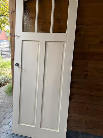 Deur met glas beschikbaar voor biedingen