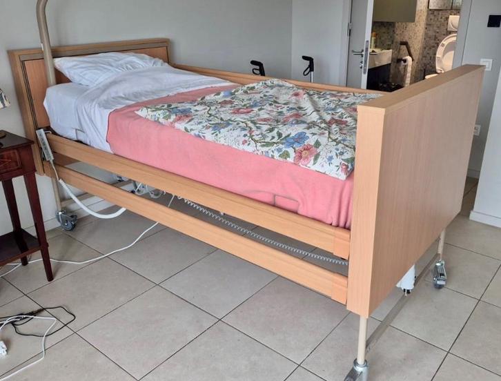 Ziekenhuisbed / zorgbed elektrisch verstelbaar NIEUWSTAAT, Huis en Inrichting, Slaapkamer | Bedden, Zo goed als nieuw, Eenpersoons