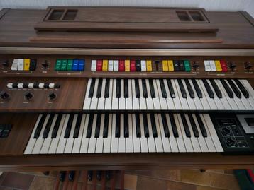 electrisch orgel beschikbaar voor biedingen