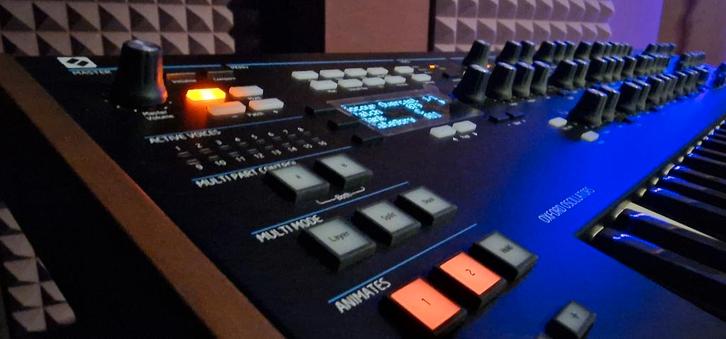 Novation Summit, Musique & Instruments, Synthétiseurs, Comme neuf, 61 touches, Novation, Avec connexion MIDI, Enlèvement