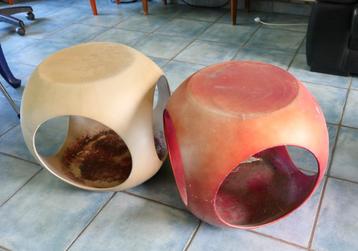 2 Cubes résine plastique épais design Design Luigi Colani beschikbaar voor biedingen
