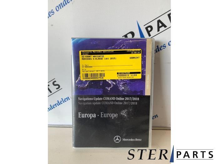 Navigation carte SD d'un Mercedes E-Klasse, Autos : Pièces & Accessoires, Électronique & Câbles, Mercedes-Benz, Utilisé, 3 mois de garantie