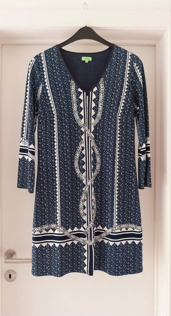 Flatterende marineblauwe jurk van K-Design - maat 38-40, Kleding | Dames, Jurken, Zo goed als nieuw, Maat 38/40 (M), Blauw, Ophalen of Verzenden