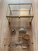 Glazen vitrine met vintage spullen, Ophalen