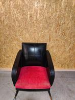 Vintage Loungefauteuil – Zwart Skai Leder & Rode Stoffen Zit, Huis en Inrichting, Gebruikt, Minder dan 75 cm, Vintage, Info@keukiesshop.com