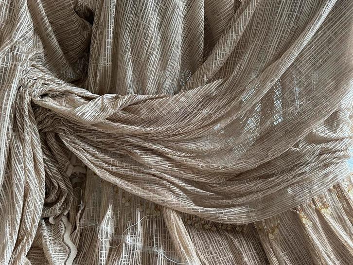 Beige gordijnen, Huis en Inrichting, Stoffering | Gordijnen en Lamellen, Zo goed als nieuw, Beige, Ophalen