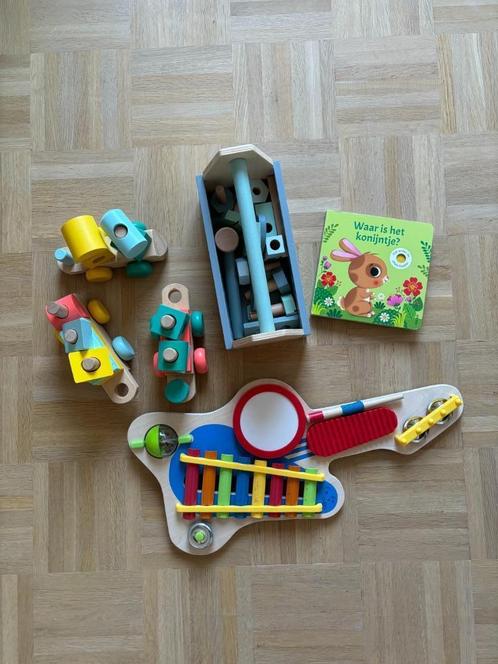 Houten speelgoed treintje gereedschapskist gitaar boekje, Kinderen en Baby's, Speelgoed | Houten speelgoed, Zo goed als nieuw