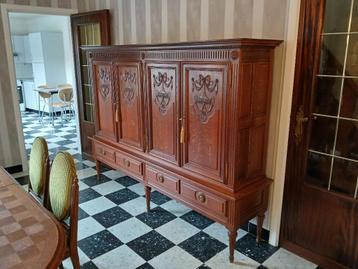 grote retro dressoirkast beschikbaar voor biedingen