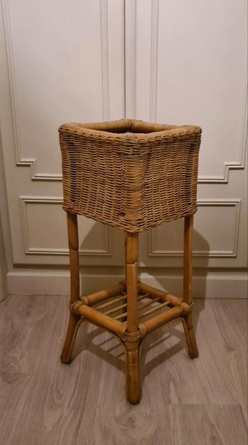 VINTAGE PLANTENSTAANDER/HOUDER ROTAN beschikbaar voor biedingen
