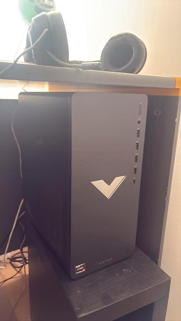 Gaming PC + scherm + keyboard, Computers en Software, Desktop Pc's, Zo goed als nieuw, Onbekend, 8 GB, Met videokaart, Met monitor