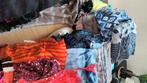 100 sjaals veel nieuwe sommige met prijskaart,veel lola liz, Vêtements | Femmes, Bonnets, Écharpes & Gants, Comme neuf, Enlèvement