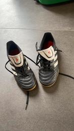 Zaalvoetbalschoenen, Sport en Fitness, Ophalen of Verzenden, Zo goed als nieuw