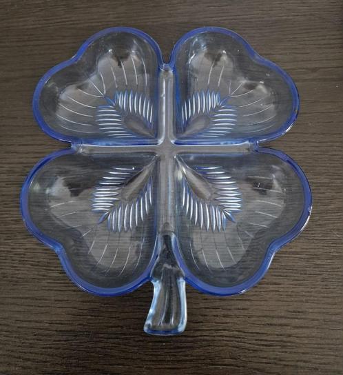 Vintage blauw glazen serveerschaaltje – klavervorm, Antiek en Kunst, Antiek | Glaswerk en Kristal, Ophalen of Verzenden