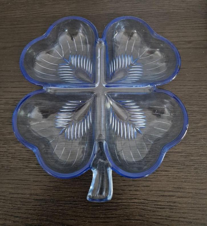 Vintage blauw glazen serveerschaaltje – klavervorm, Antiek en Kunst, Antiek | Glaswerk en Kristal, Ophalen of Verzenden