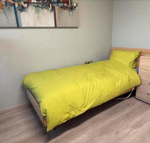 1-persoonsbed met elektr. verstelbare lattenbodem en matras, Huis en Inrichting, Slaapkamer | Bedden, Zo goed als nieuw, 100 cm