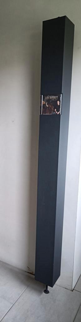 Cd rek metaal om aan de muur te hangen beschikbaar voor biedingen
