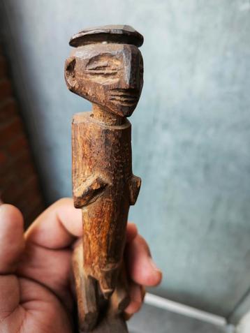 Petite statuette Chokwe Afrique  disponible aux enchères