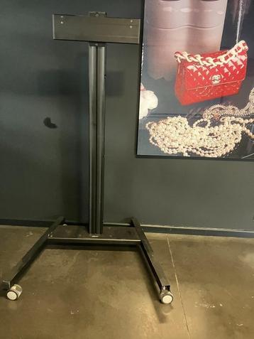 Vloerstandaard voor tv, display, …. beschikbaar voor biedingen