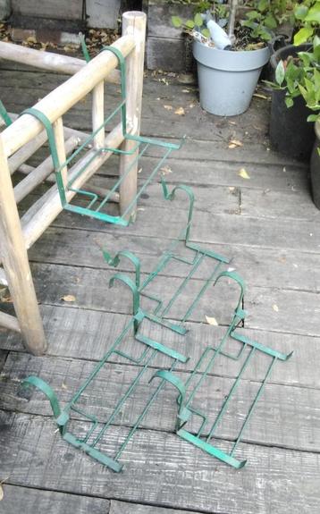 4 Bloembak houders voor op balkon  beschikbaar voor biedingen