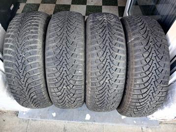 Pneus hiver goodyear 205 60 16 presque neufs  beschikbaar voor biedingen