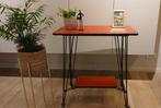 Table d'appoint vintage avec plateau en formica/Années 50/60, Enlèvement, Métal