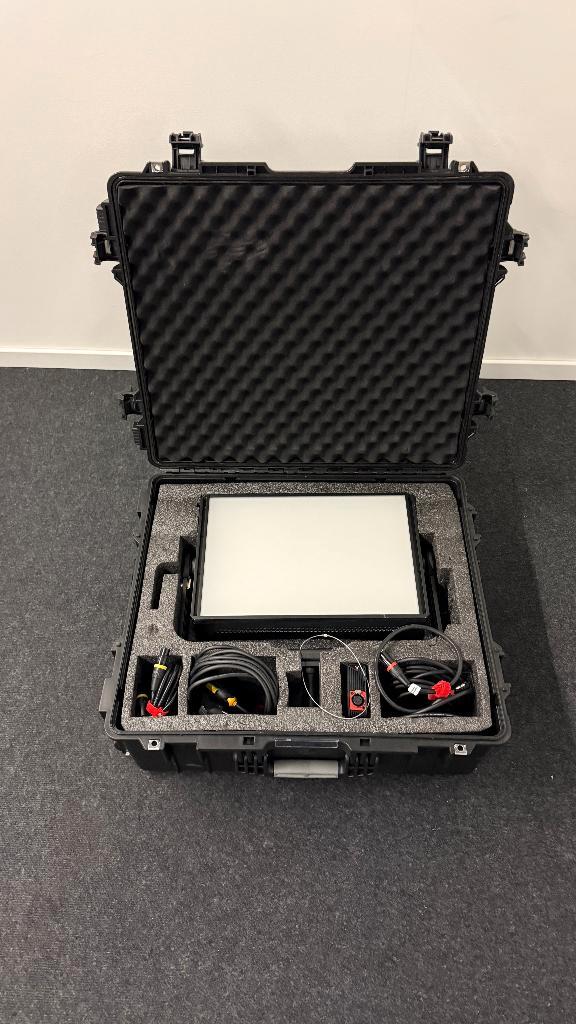 Aputure P300c in absolute nieuwstaat (case + softbox), Audio, Tv en Foto, Fotografie | Professionele apparatuur, Zo goed als nieuw