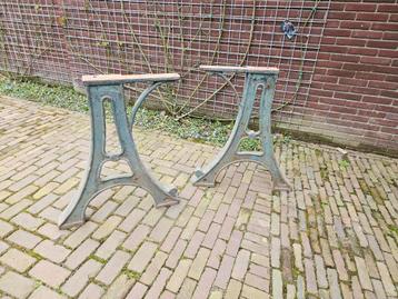 Oude gietijzeren machine poten, Enlèvement