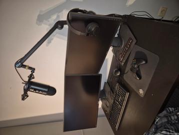 Gaming monitor + micro  beschikbaar voor biedingen