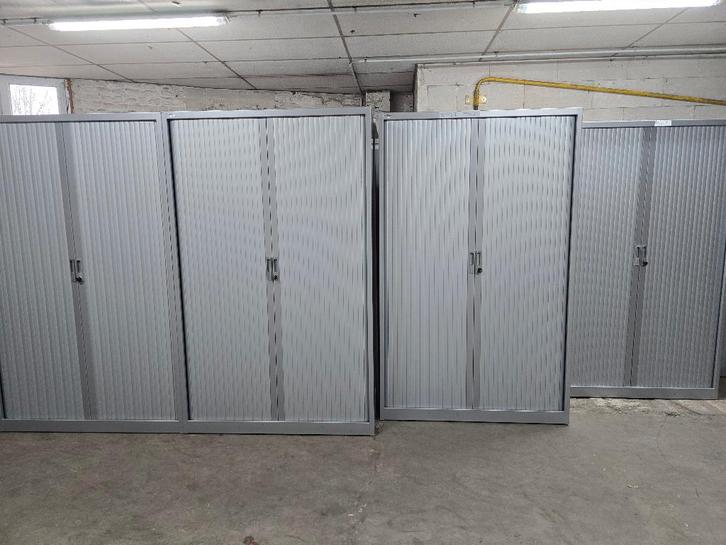 Liquidatie Metalen kast met schuifdeur., Huis en Inrichting, Woonaccessoires | Etagères, Zo goed als nieuw, Ophalen of Verzenden