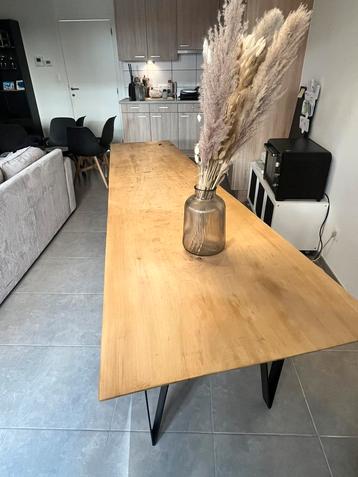 Eettafel/bureau beschikbaar voor biedingen