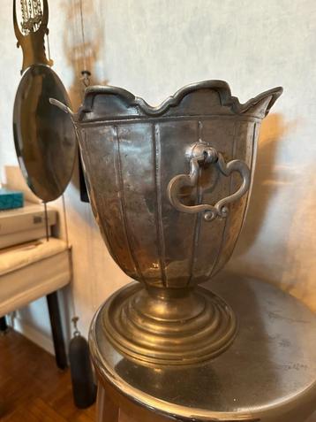 Tinnen ijsemmer beschikbaar voor biedingen