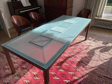 eettafel beschikbaar voor biedingen