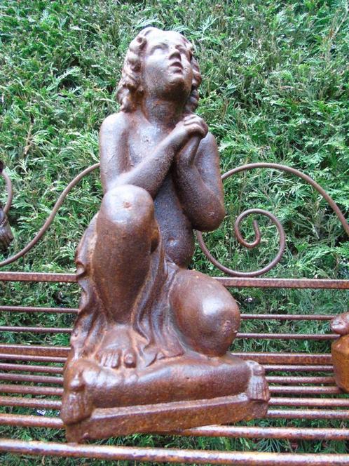 statue d une fille a la prière en fonte patiné rouillé ., Jardin & Terrasse, Statues de jardin, Neuf, Autres types, Métal, Enlèvement ou Envoi