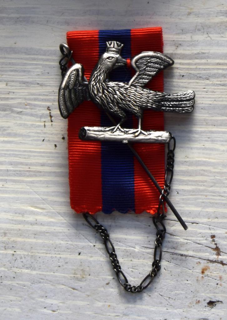 Musketierspin van Francs Arquebusiers de Vise, Verzamelen, Militaria | Algemeen, Overige soorten, Embleem of Badge, Ophalen of Verzenden