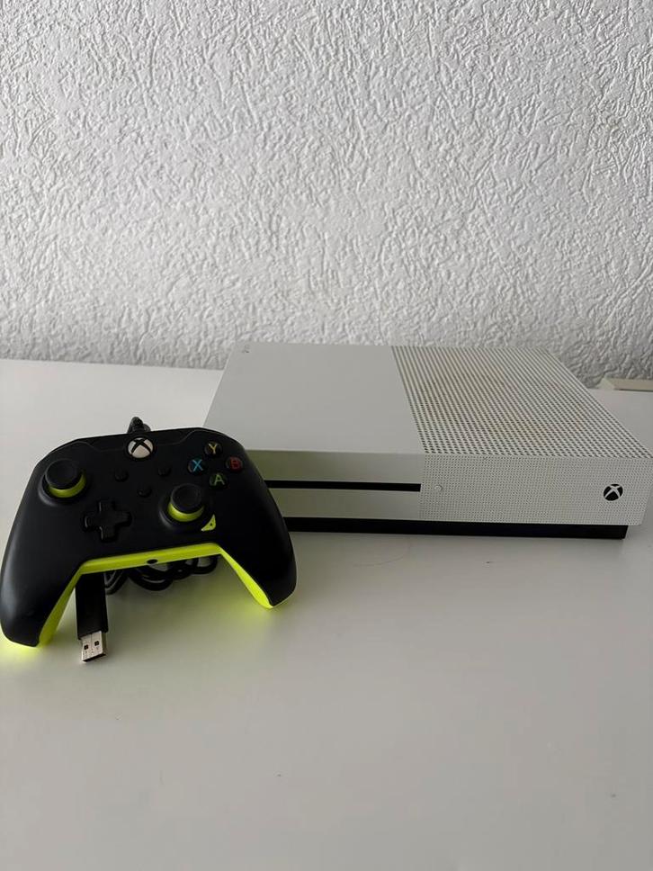Xbox one s met controller, Games en Spelcomputers, Spelcomputers | Xbox One, Zo goed als nieuw, Xbox One S, 1 TB, Met 1 controller