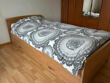 Bed met onderbed/lade beschikbaar voor biedingen