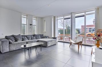 Prachtige modulaire bank 330cm breed (1.5 j) in perfecte sta beschikbaar voor biedingen