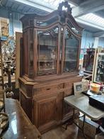 Grand double corps vitrine liégeoise en chêne sculptée, Enlèvement
