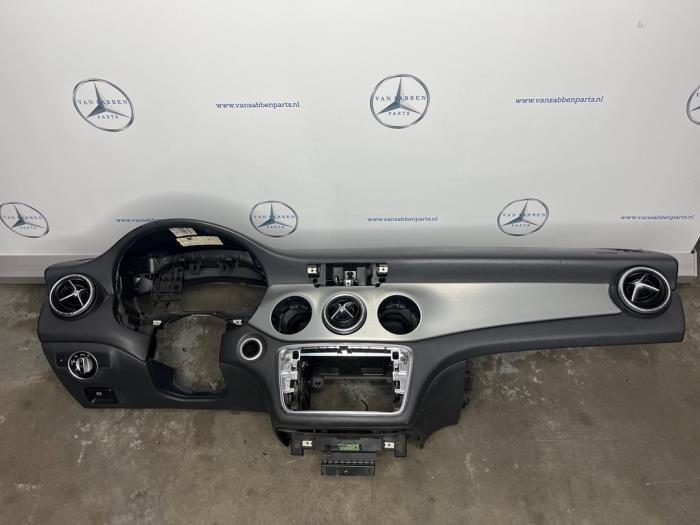 Dashboard van een Mercedes CLA, Auto-onderdelen, Dashboard en Schakelaars, Mercedes-Benz, Gebruikt, 3 maanden garantie