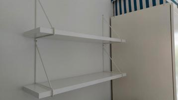 Set: 2 witte wandplanken van IKEA Bergshult/Pershult beschikbaar voor biedingen