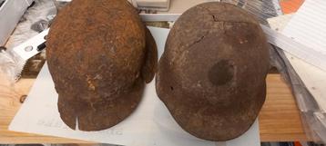 2 x duitse relic helmen beschikbaar voor biedingen
