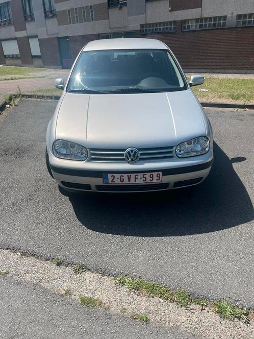 Golf 4 essence 1.6, Auto's, Volkswagen, Golf, Benzine, 5 deurs, Handgeschakeld, Overige kleuren, Zwart, Stof, Ophalen